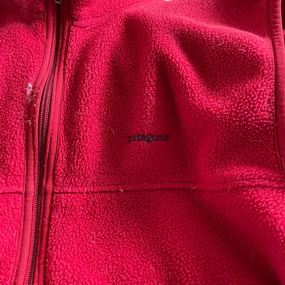 Men’s Red fleece material Patagonia Vest. Size Medium - Picture 2 of 4